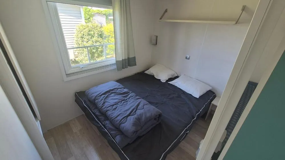 Кемпинг Magnifique Mobilhome Au Camping Le Chateau De Galaure Chateauneuf-de-Galaure